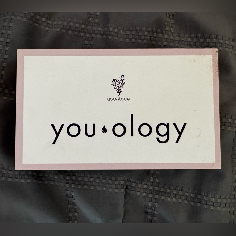 Younique You-ology facial cleansing/exfoliating brush